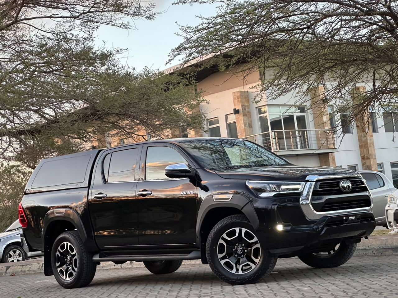 TOYOTA HILUX DOUBLE CABIN
